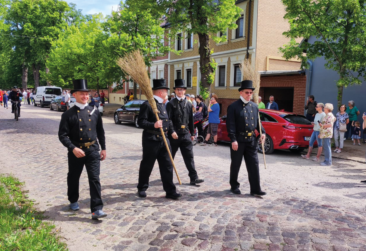 Festumzug zum 750 Jubiläum von Mosigkau die Schronsteinfeger waren auch dabei.